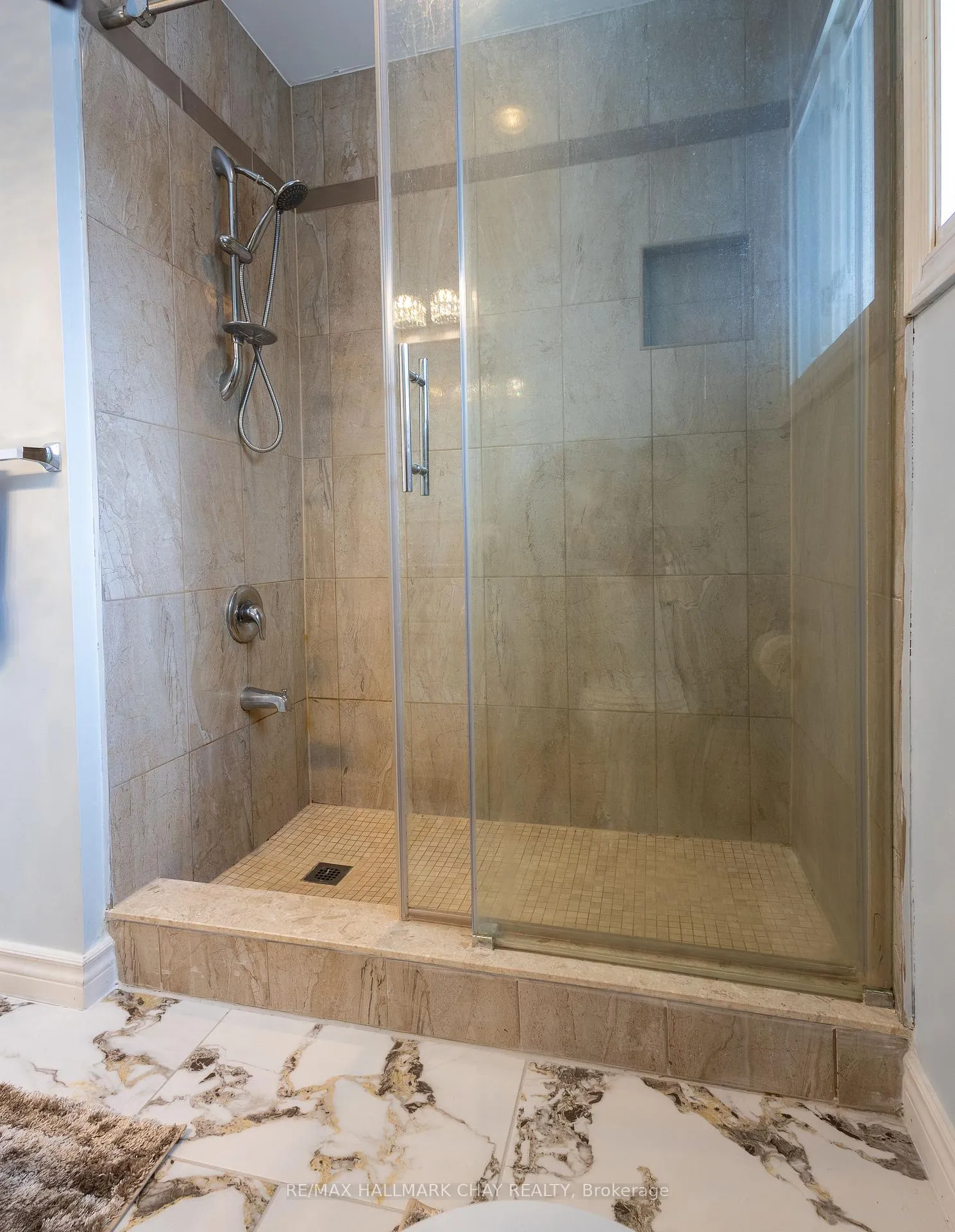 Photo 23 of 26 Orwell Crescent, Barrie, Letitia Heights — HOMEH