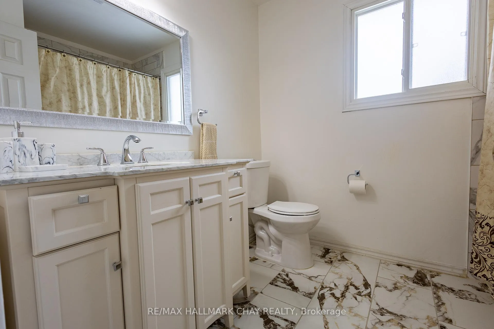 Photo 25 of 26 Orwell Crescent, Barrie, Letitia Heights — HOMEH