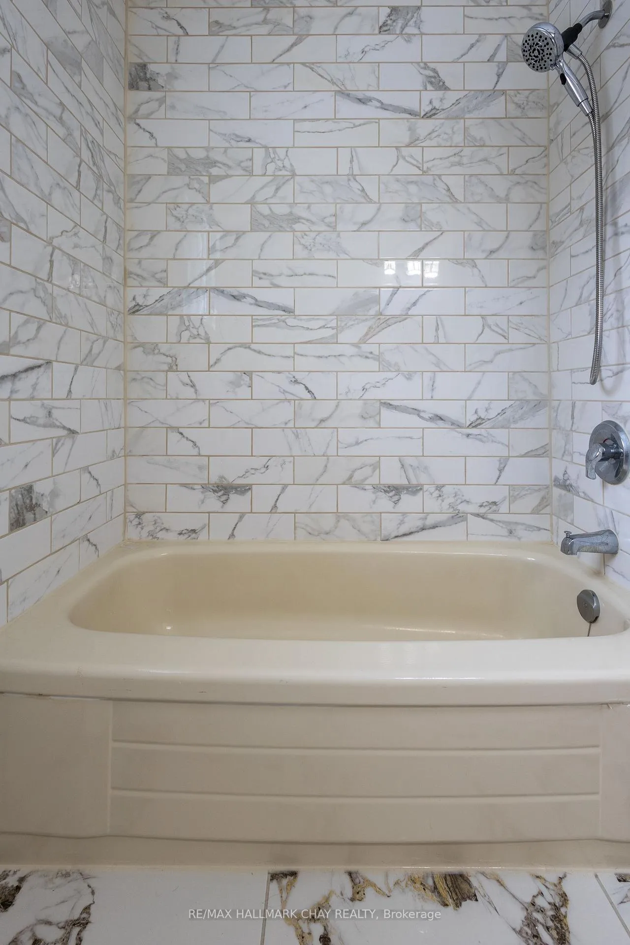 Photo 26 of 26 Orwell Crescent, Barrie, Letitia Heights — HOMEH