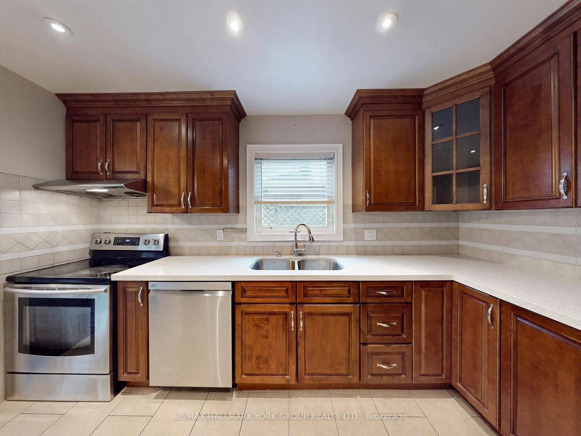 Photo 10 of 161 Spruce Street, Aurora, Aurora Village — HOMEH