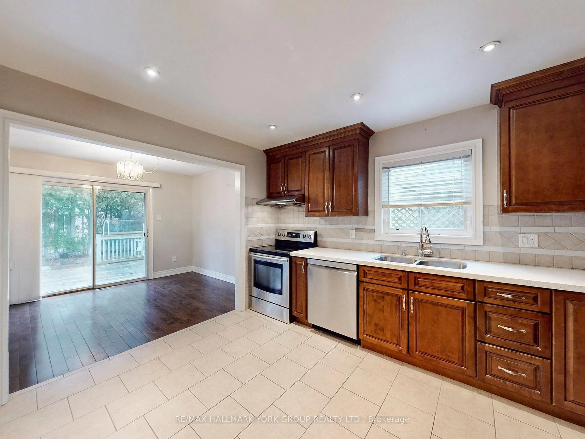 Photo 11 of 161 Spruce Street, Aurora, Aurora Village — HOMEH