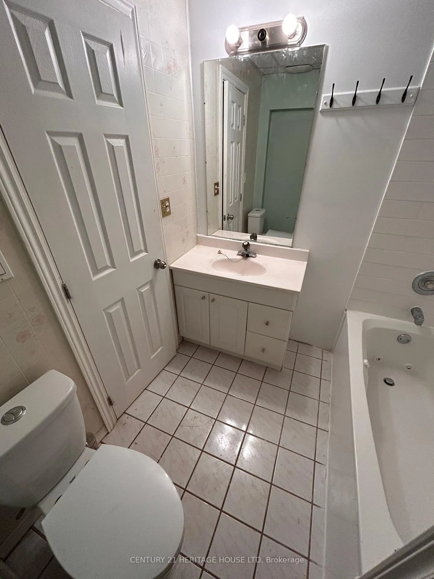 Photo 10 of Unit Lower, 11 Hiawatha Street, St. Thomas — HOMEH