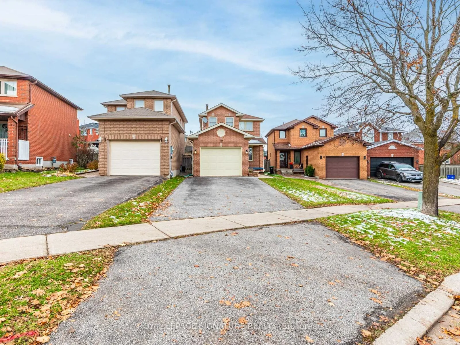 Photo 2 of 10 Laidlaw Drive, Barrie, West Bayfield — HOMEH