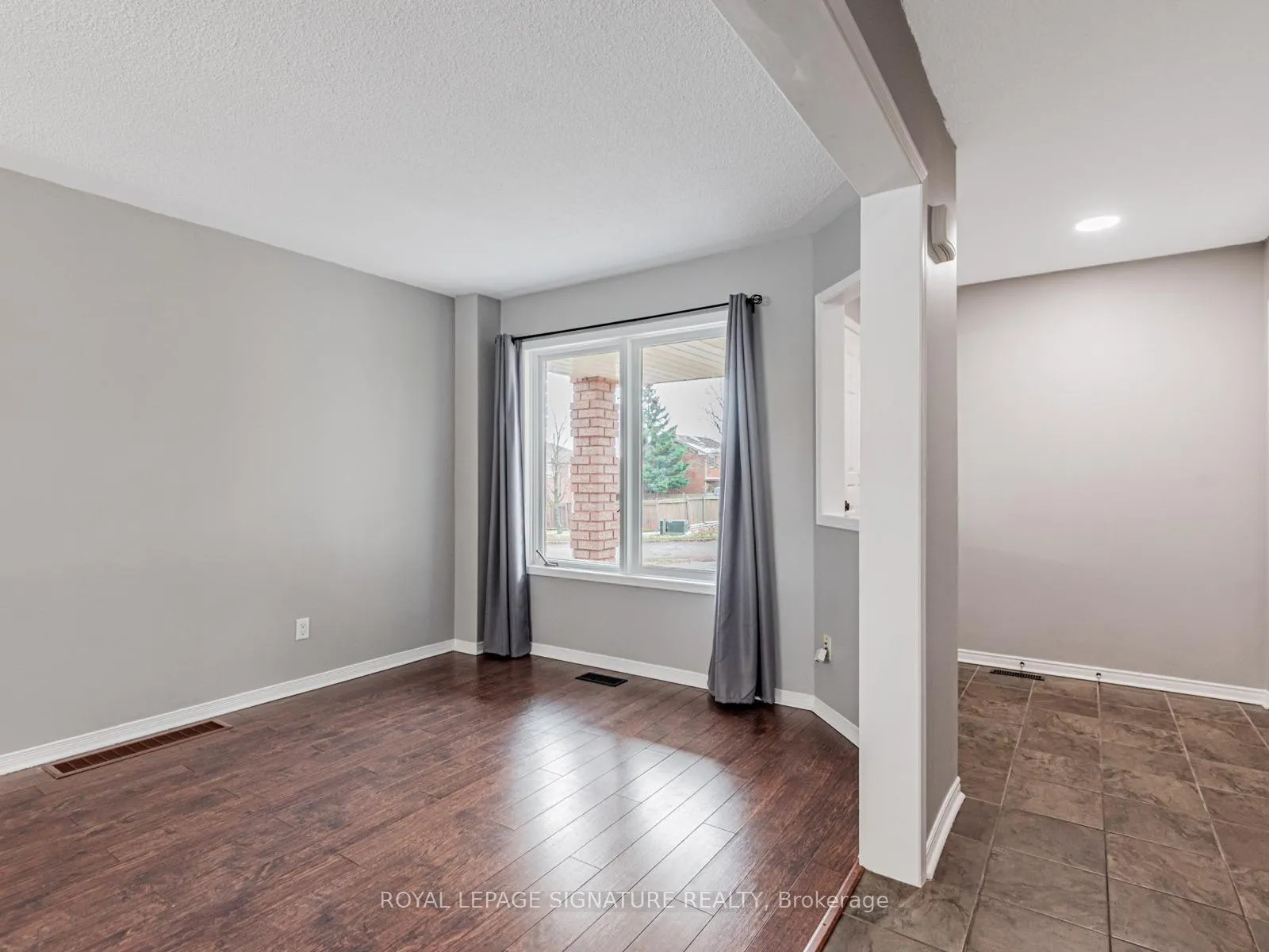 Photo 5 of 10 Laidlaw Drive, Barrie, West Bayfield — HOMEH