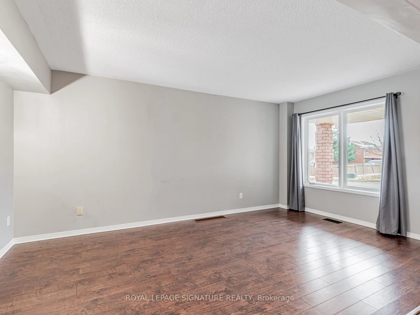 Photo 6 of 10 Laidlaw Drive, Barrie, West Bayfield — HOMEH