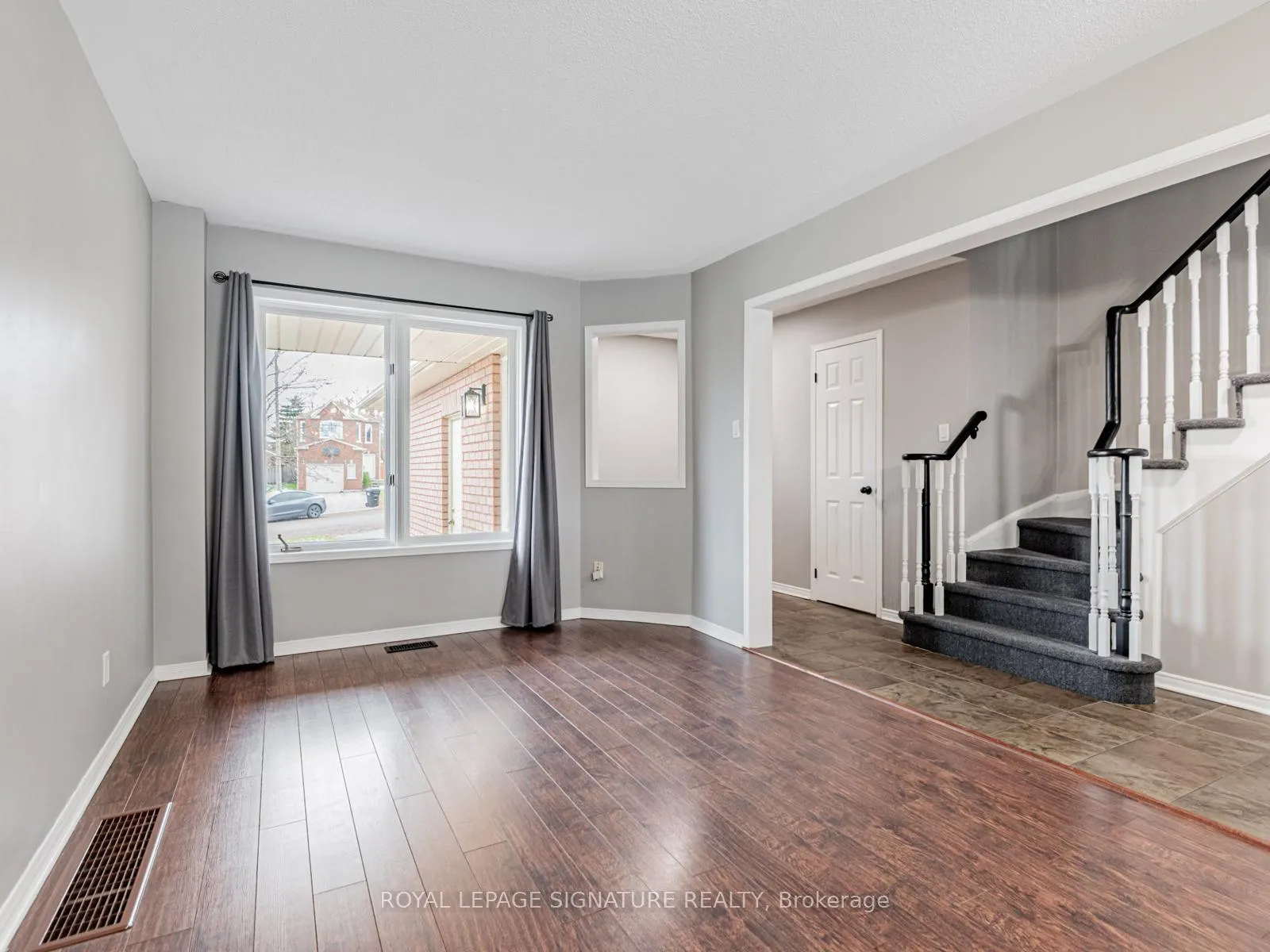 Photo 7 of 10 Laidlaw Drive, Barrie, West Bayfield — HOMEH