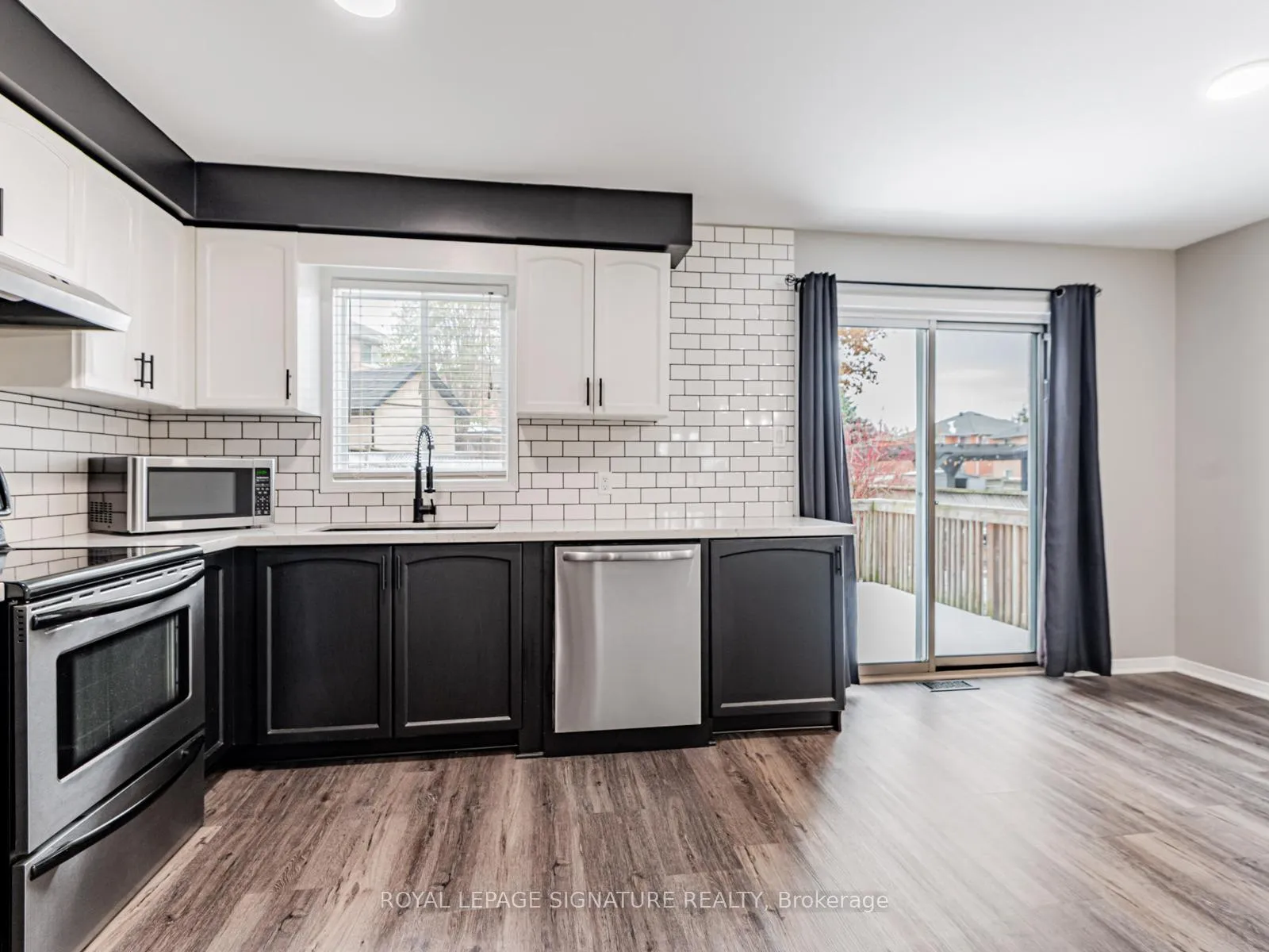 Photo 11 of 10 Laidlaw Drive, Barrie, West Bayfield — HOMEH