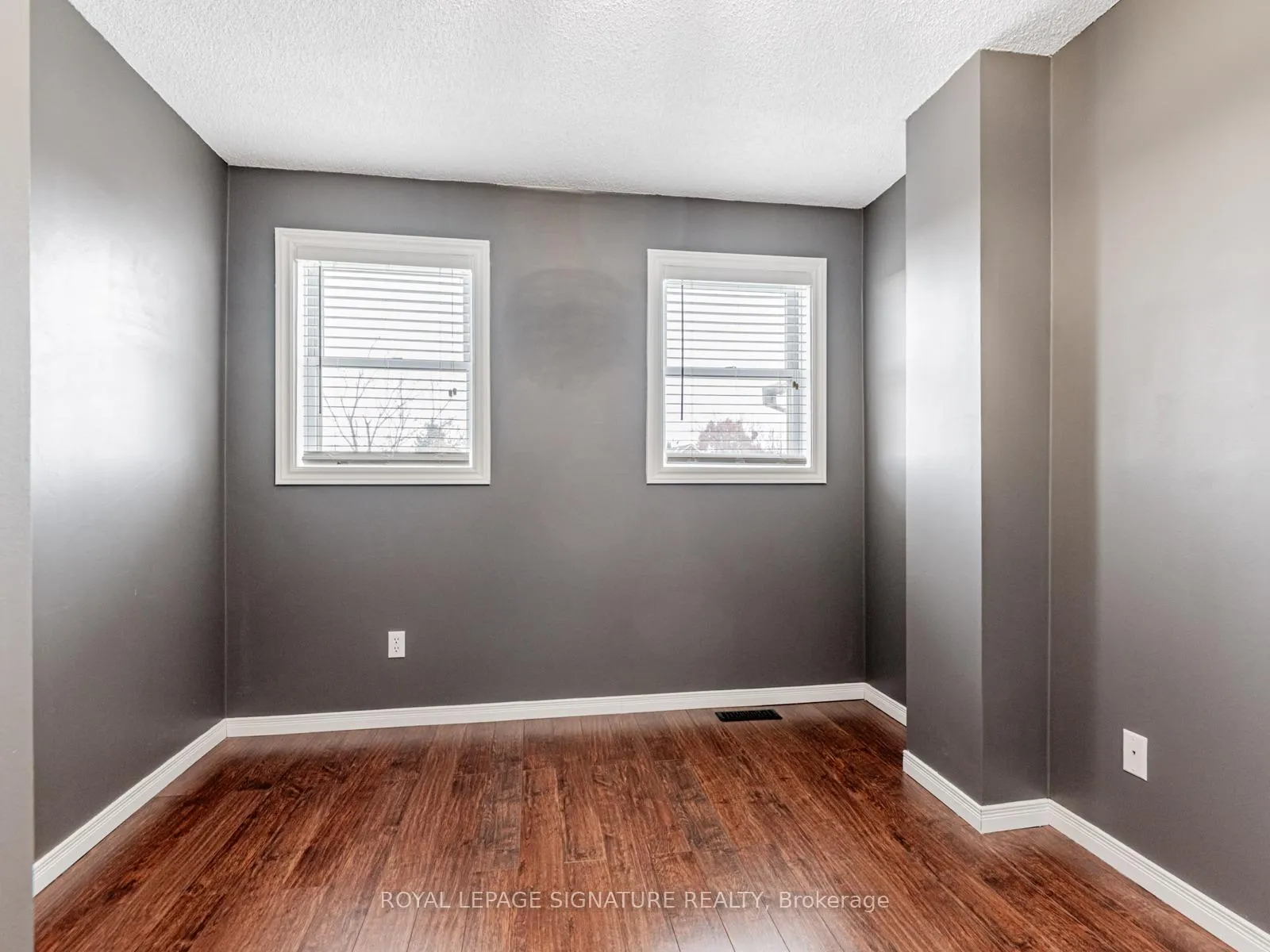 Photo 23 of 10 Laidlaw Drive, Barrie, West Bayfield — HOMEH