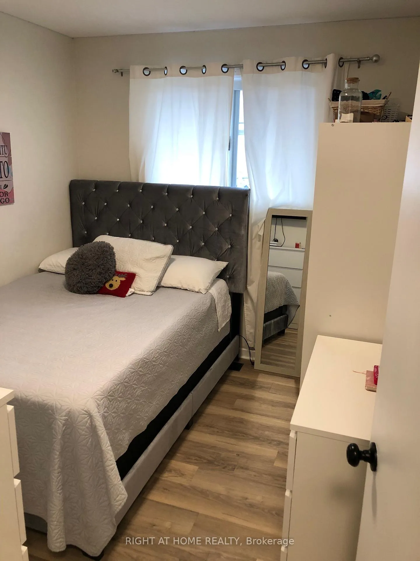 Photo 12 of 564 Lake Street, St. Catharines, Lakeport — HOMEH