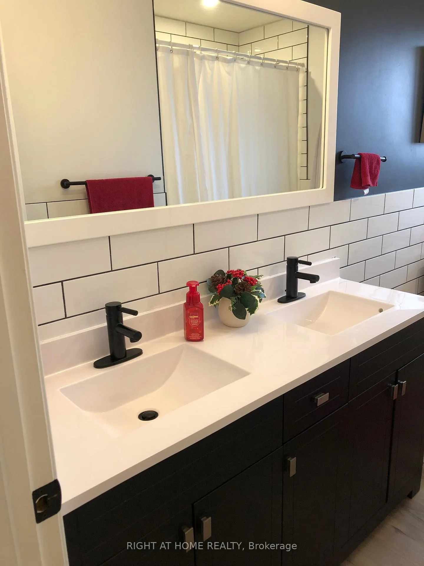 Photo 14 of 564 Lake Street, St. Catharines, Lakeport — HOMEH