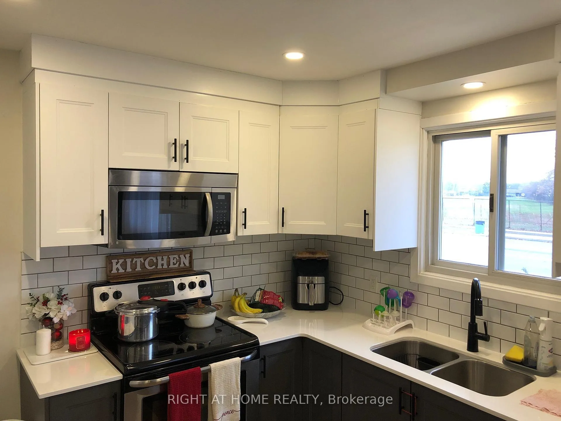 Photo 15 of 564 Lake Street, St. Catharines, Lakeport — HOMEH