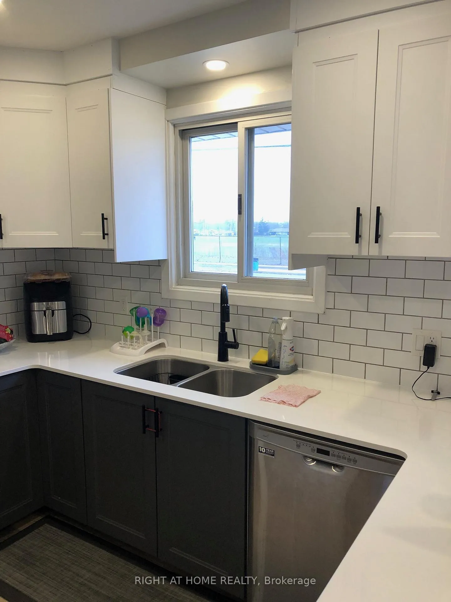 Photo 18 of 564 Lake Street, St. Catharines, Lakeport — HOMEH