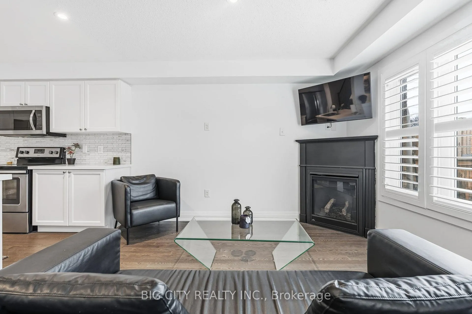 Photo 11 of 4 Jerseyville Way, Whitby, Downtown Whitby — HOMEH