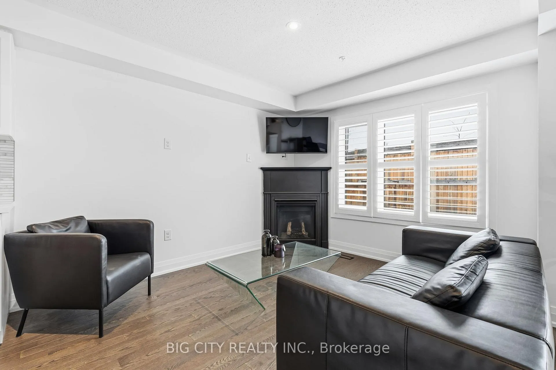 Photo 12 of 4 Jerseyville Way, Whitby, Downtown Whitby — HOMEH