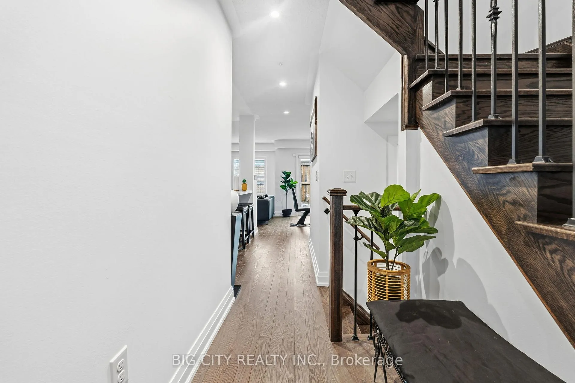 Photo 19 of 4 Jerseyville Way, Whitby, Downtown Whitby — HOMEH