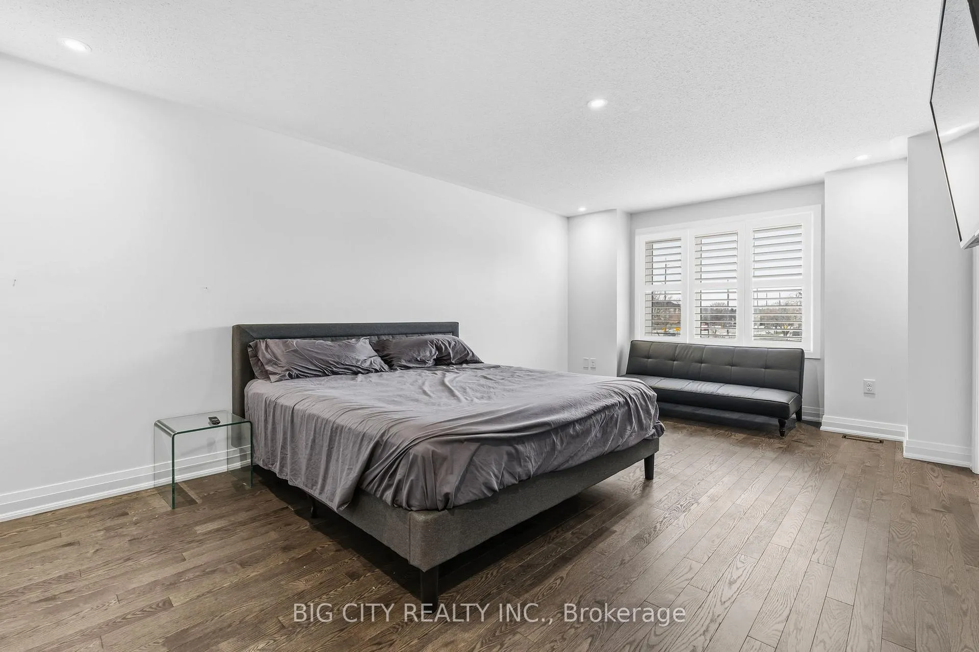 Photo 22 of 4 Jerseyville Way, Whitby, Downtown Whitby — HOMEH