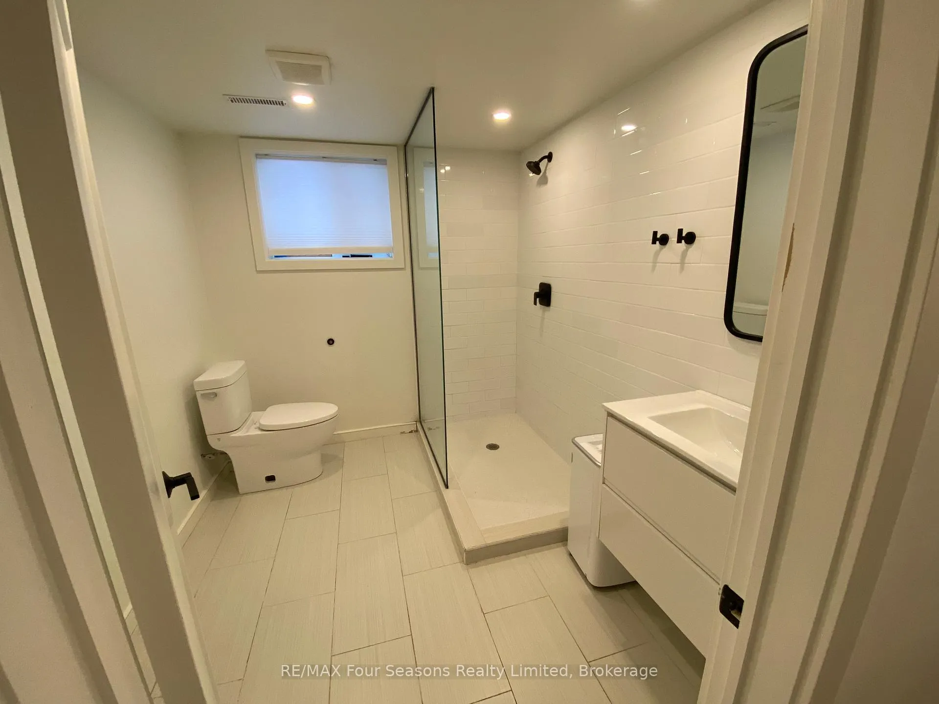 Photo 7 of Unit Lower, 40 59th Street S, Wasaga Beach — HOMEH
