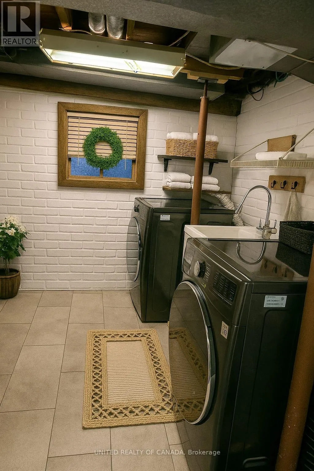 Photo 8 of Unit Lower, 126 Weldrick Rd W, Richmond Hill, North Richvale — HOMEH