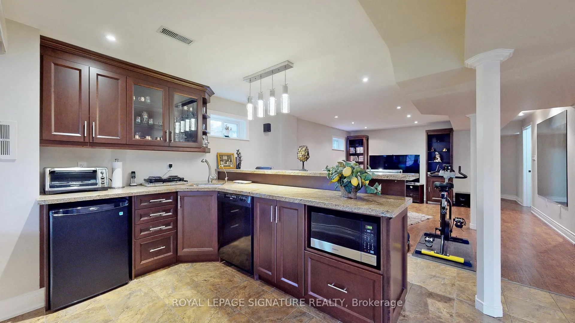 Photo 3 of Unit Lower, 30 Knole Haven Drive, Aurora, Aurora Highlands — HOMEH