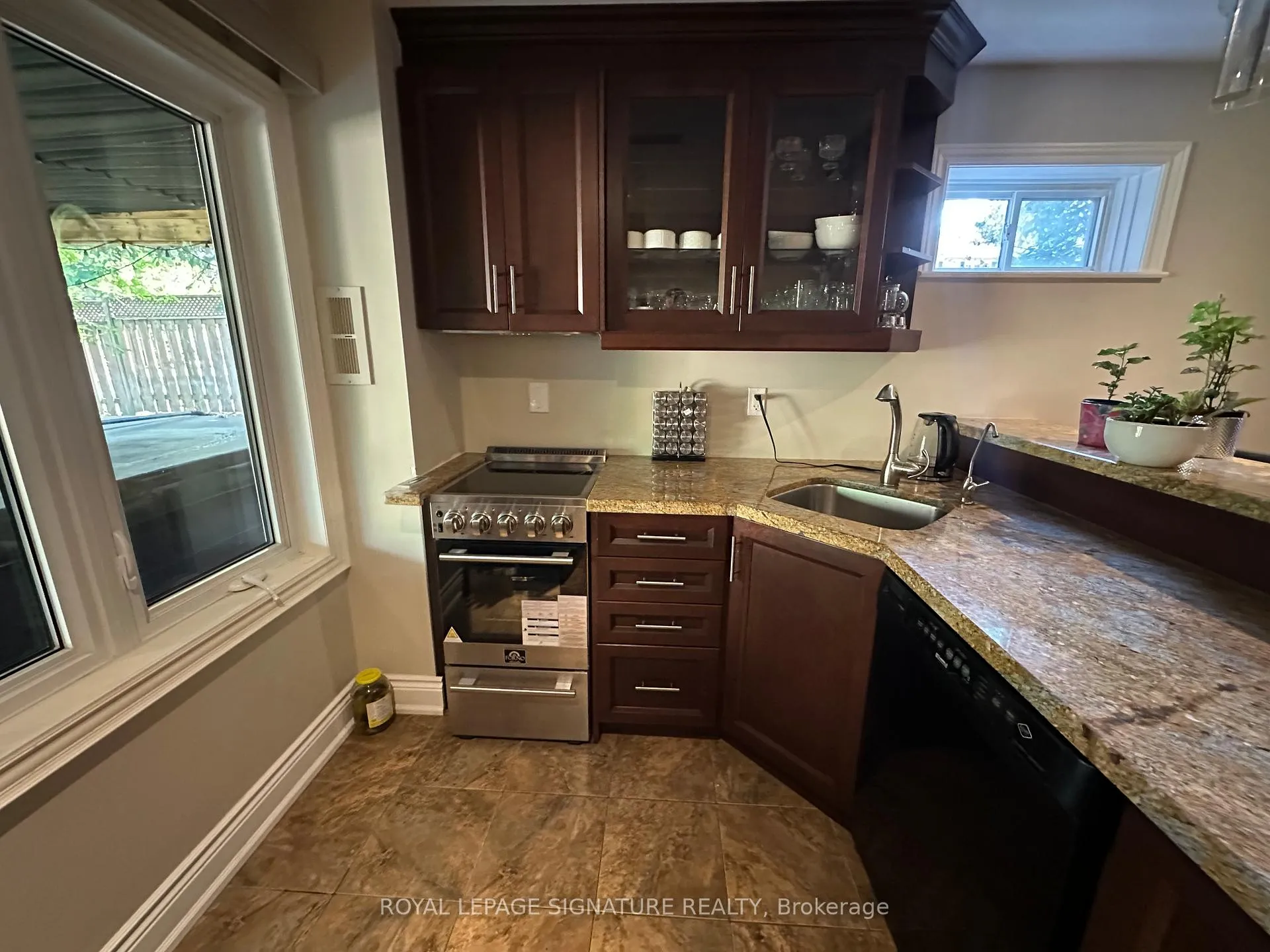 Photo 5 of Unit Lower, 30 Knole Haven Drive, Aurora, Aurora Highlands — HOMEH