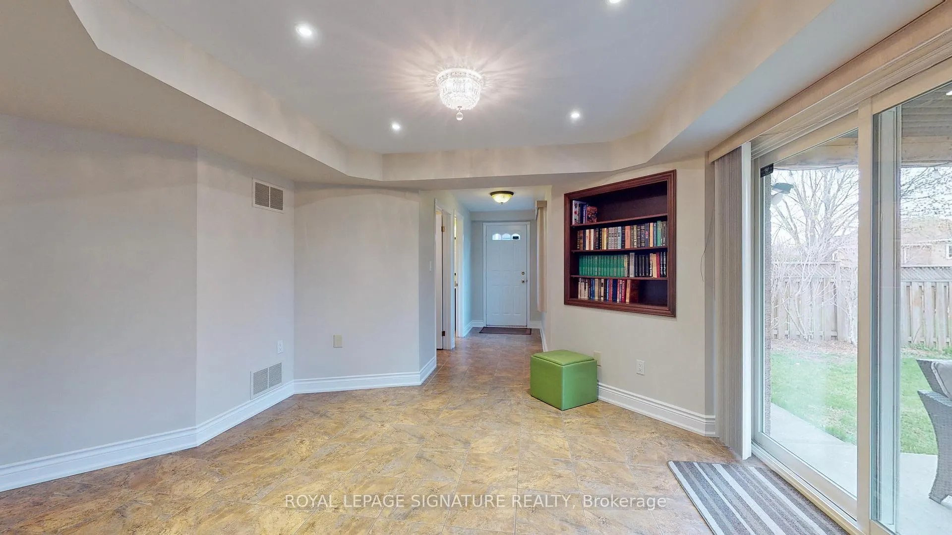 Photo 10 of Unit Lower, 30 Knole Haven Drive, Aurora, Aurora Highlands — HOMEH