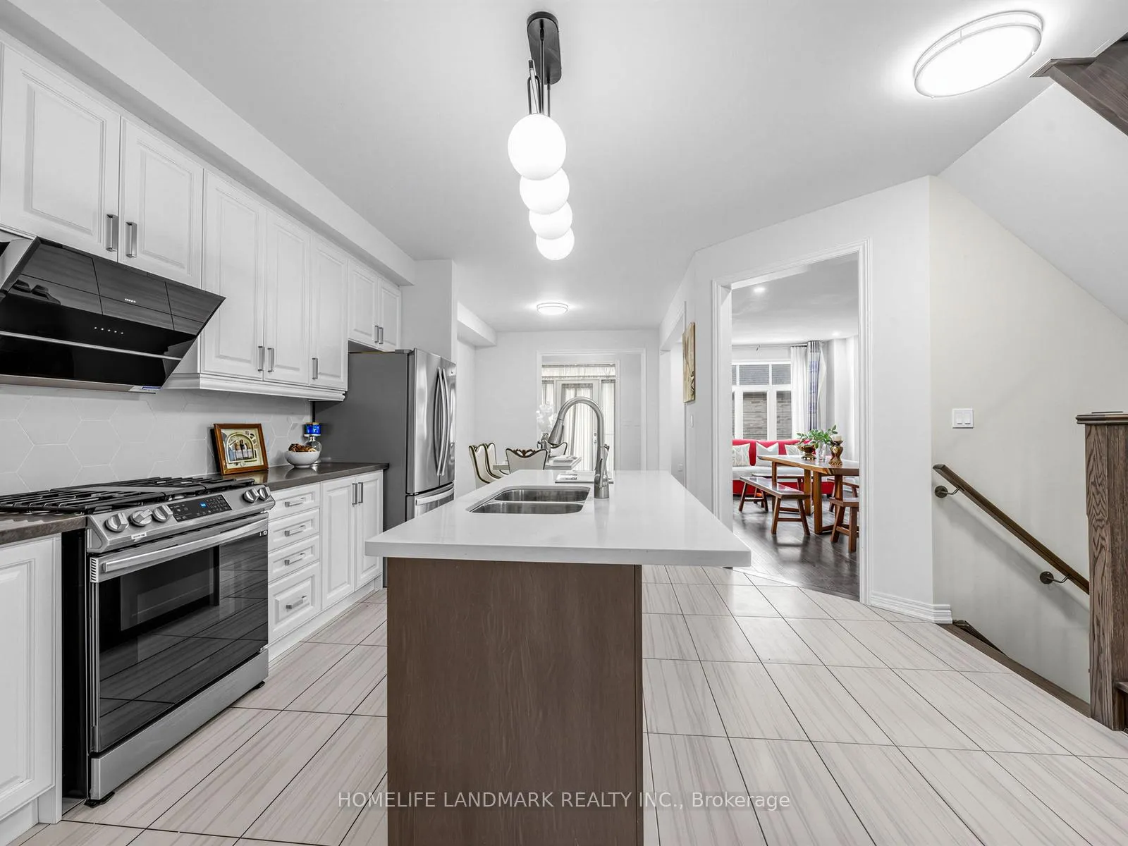 Photo 4 of 25 Gordon Landon Drive, Markham, Cornell — HOMEH