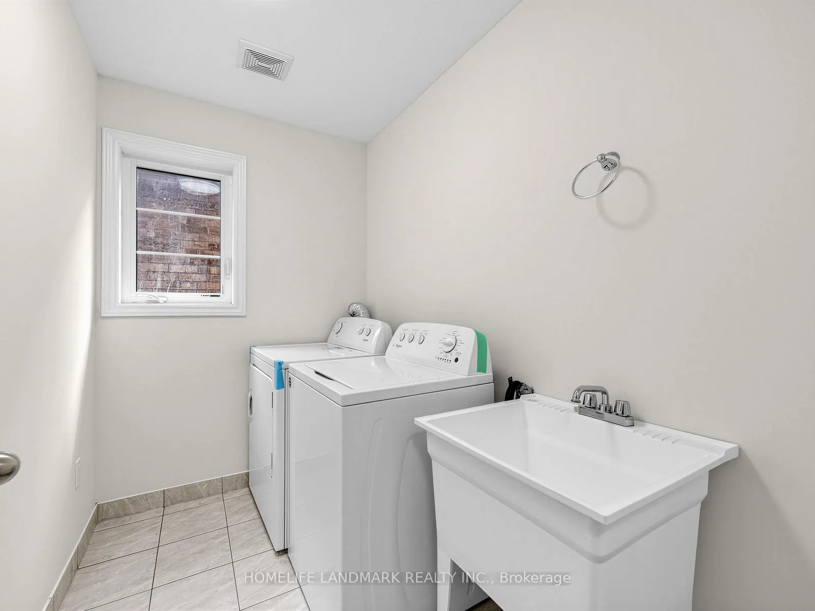 Photo 17 of 25 Gordon Landon Drive, Markham, Cornell — HOMEH