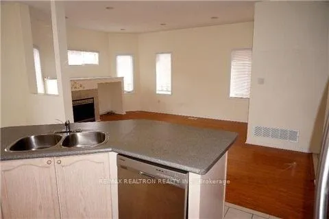 Photo 3 of 22 Desert View Crescent, Richmond Hill, Westbrook — HOMEH