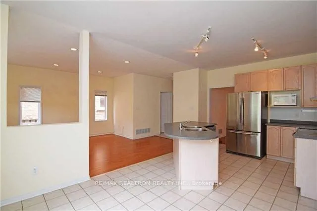 Photo 5 of 22 Desert View Crescent, Richmond Hill, Westbrook — HOMEH