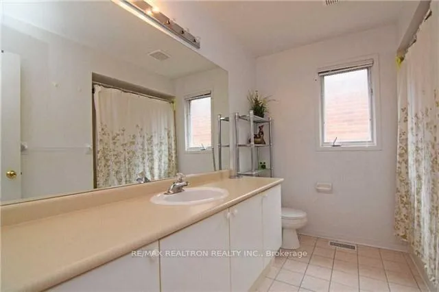 Photo 10 of 22 Desert View Crescent, Richmond Hill, Westbrook — HOMEH