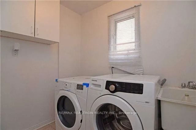 Photo 12 of 22 Desert View Crescent, Richmond Hill, Westbrook — HOMEH