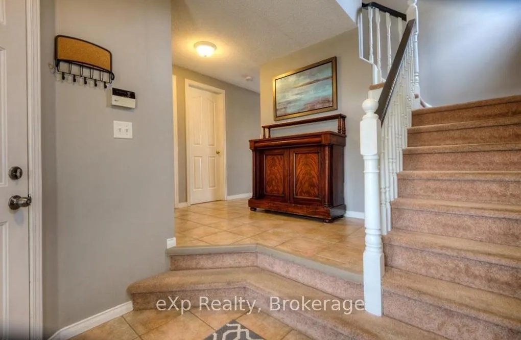 Photo 3 of 543 Chesapeake Crescent, Waterloo — HOMEH