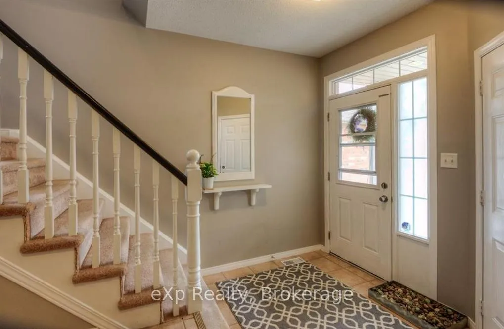 Photo 4 of 543 Chesapeake Crescent, Waterloo — HOMEH