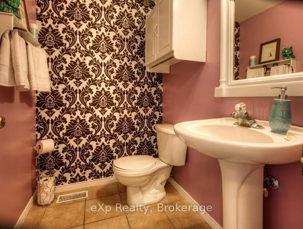 Photo 5 of 543 Chesapeake Crescent, Waterloo — HOMEH