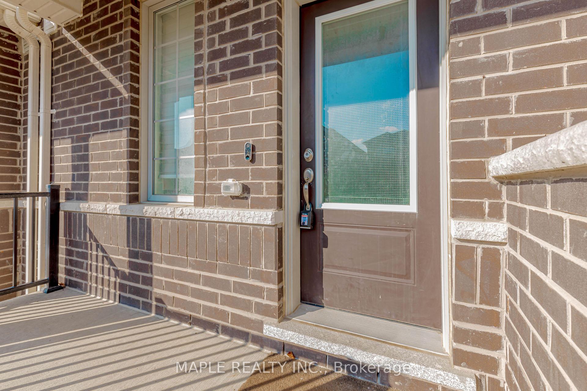Photo 3 of 18 Boothill Drive, Brampton, Northwest Brampton — HOMEH
