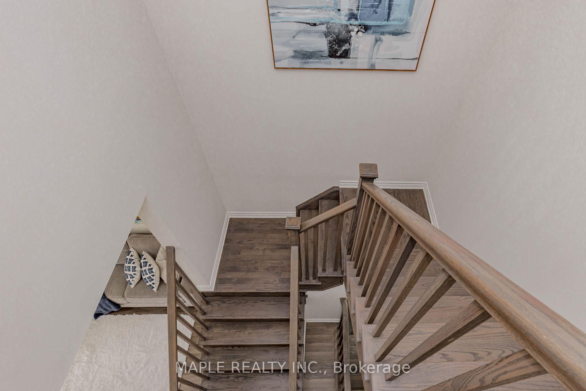 Photo 19 of 18 Boothill Drive, Brampton, Northwest Brampton — HOMEH