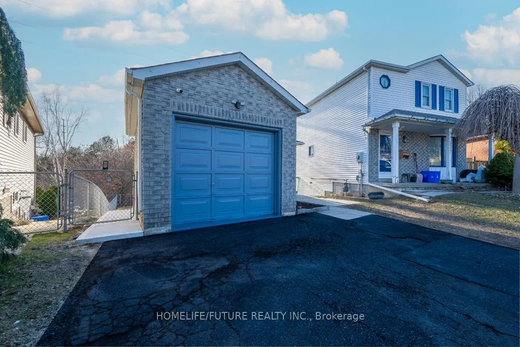 Photo 2 of Unit Upper, 581 Pondtail Court, Oshawa, Pinecrest — HOMEH