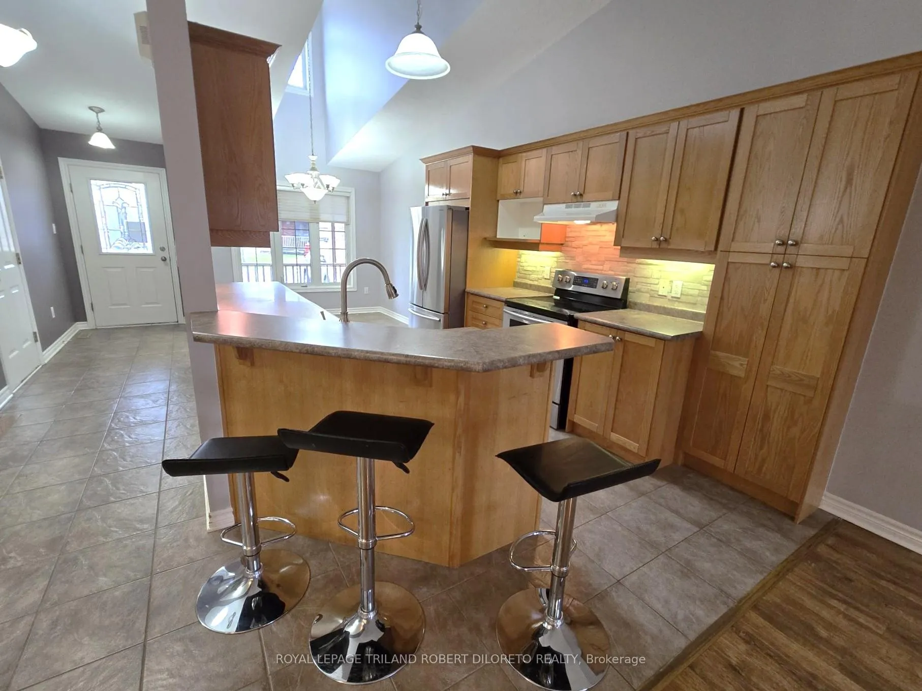 Photo 4 of Unit 5, 5 Foxhollow Drive, Thames Centre, Dorchester — HOMEH