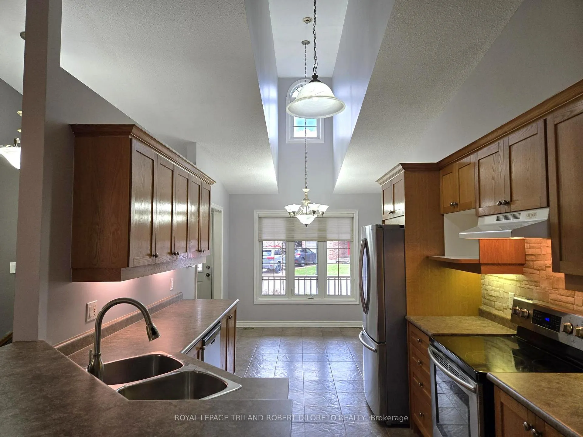 Photo 5 of Unit 5, 5 Foxhollow Drive, Thames Centre, Dorchester — HOMEH