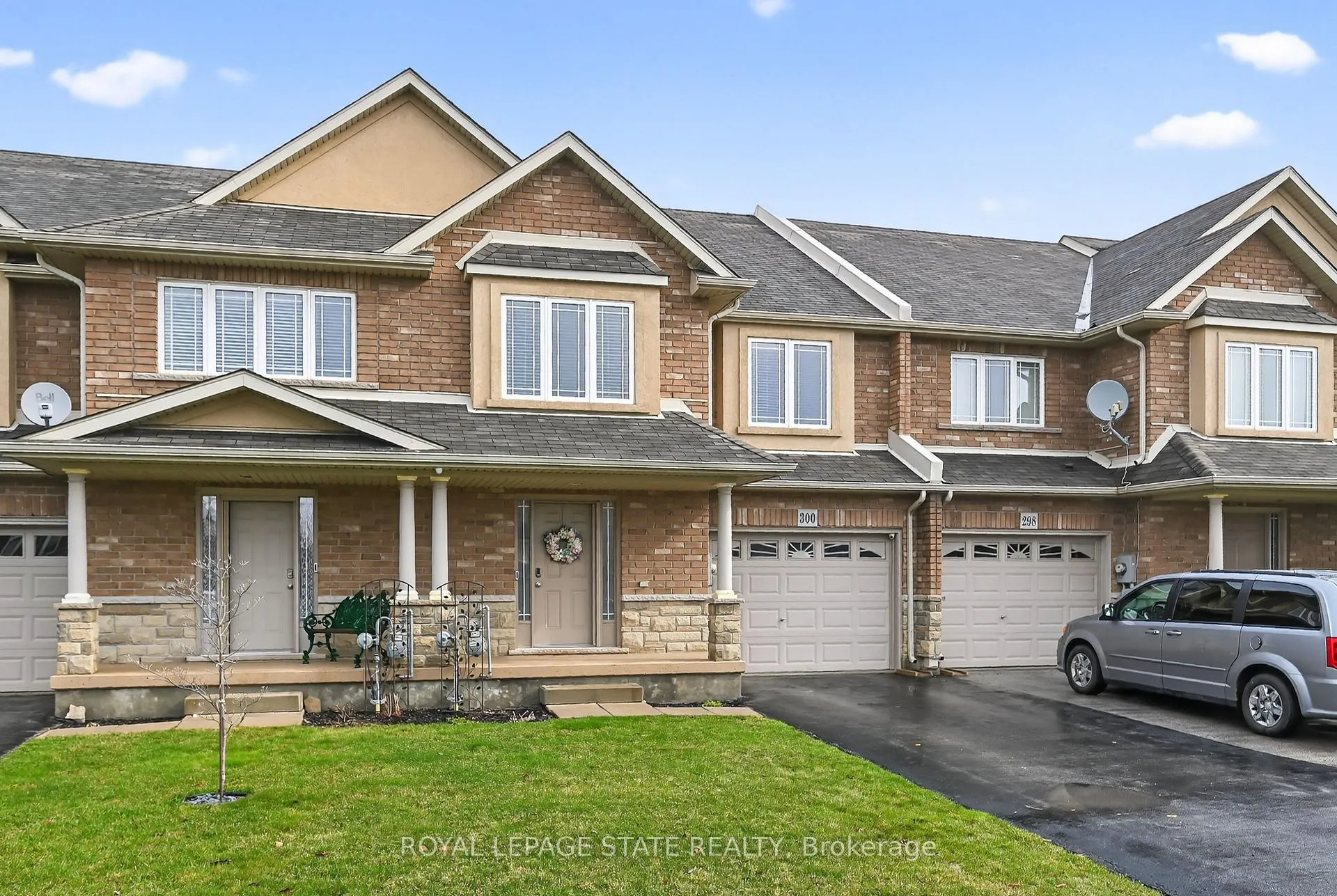 Photo 1 of 300 Pinehill Drive, Hamilton, Stoney Creek — HOMEH