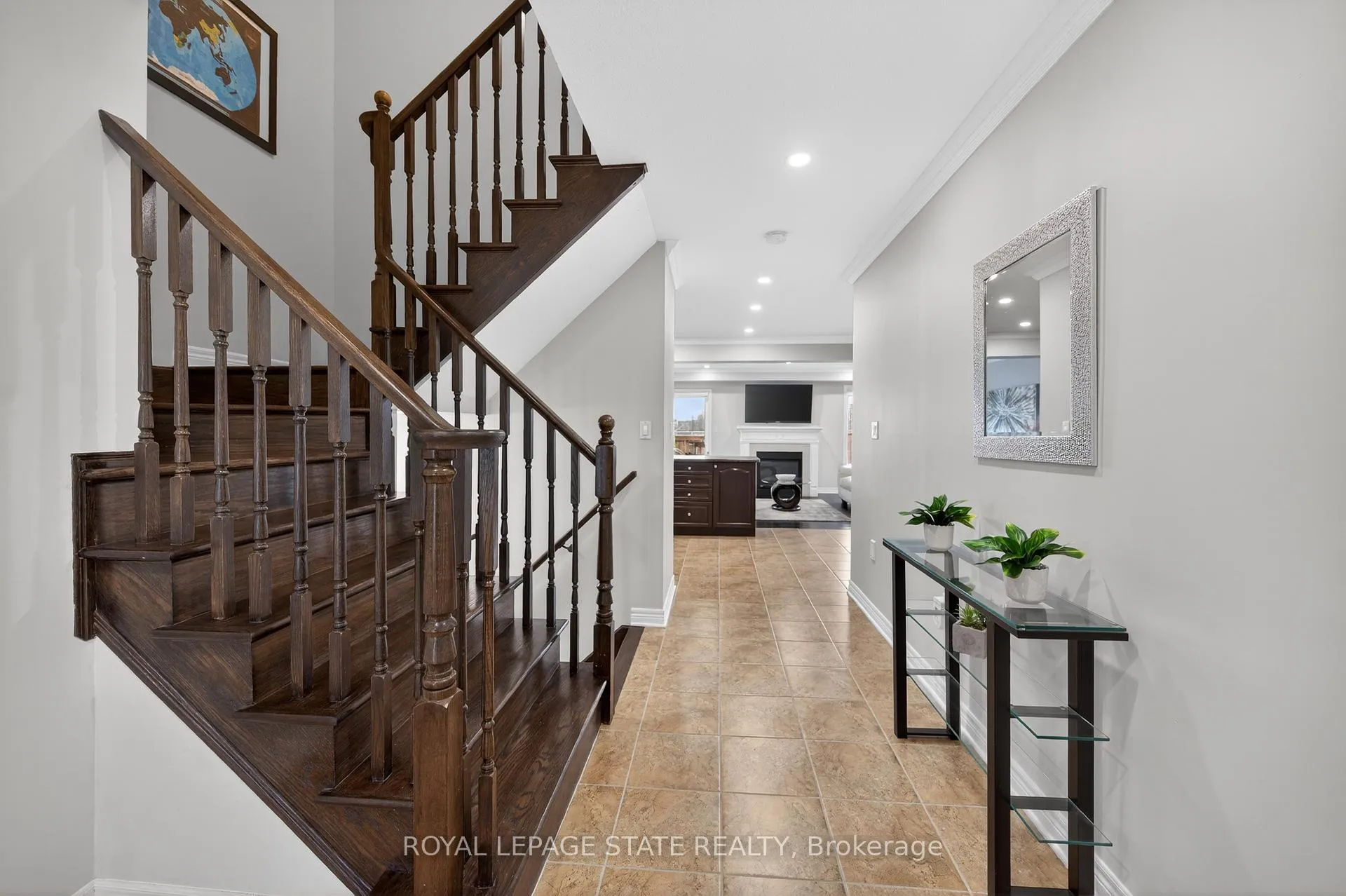 Photo 5 of 300 Pinehill Drive, Hamilton, Stoney Creek — HOMEH