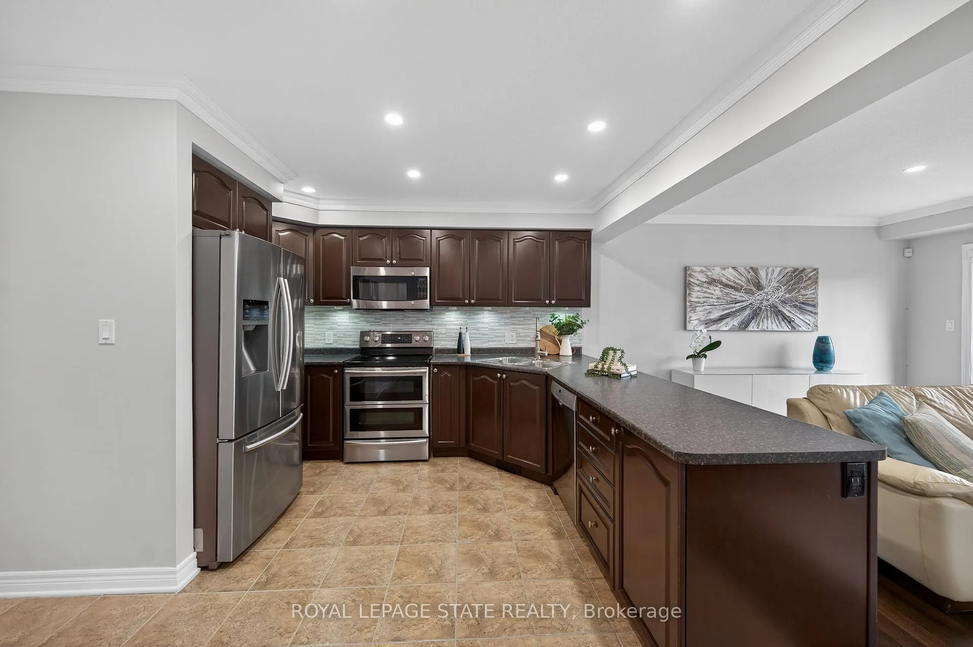 Photo 9 of 300 Pinehill Drive, Hamilton, Stoney Creek — HOMEH