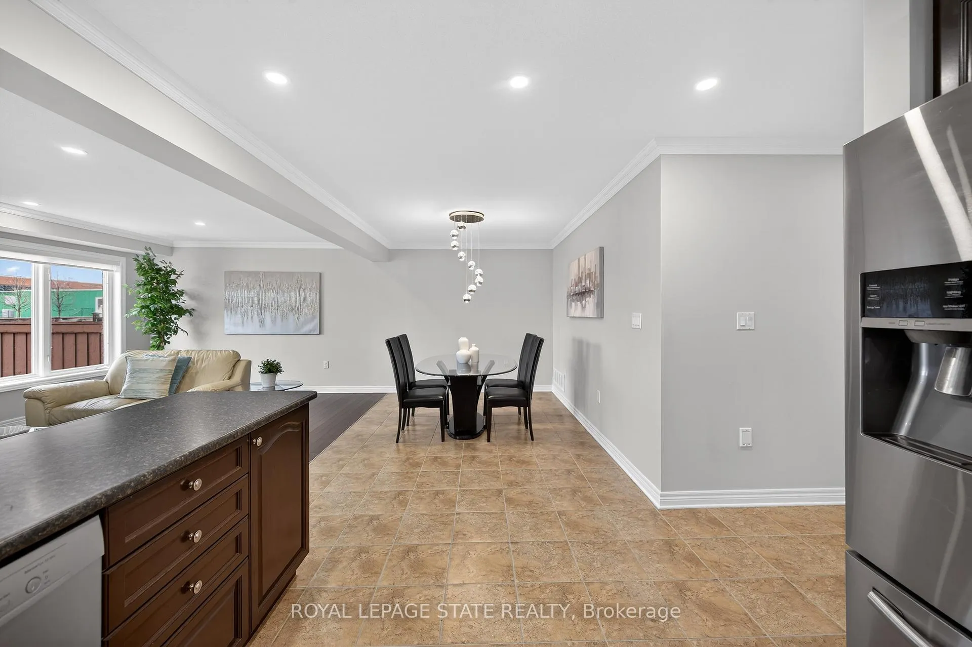 Photo 12 of 300 Pinehill Drive, Hamilton, Stoney Creek — HOMEH