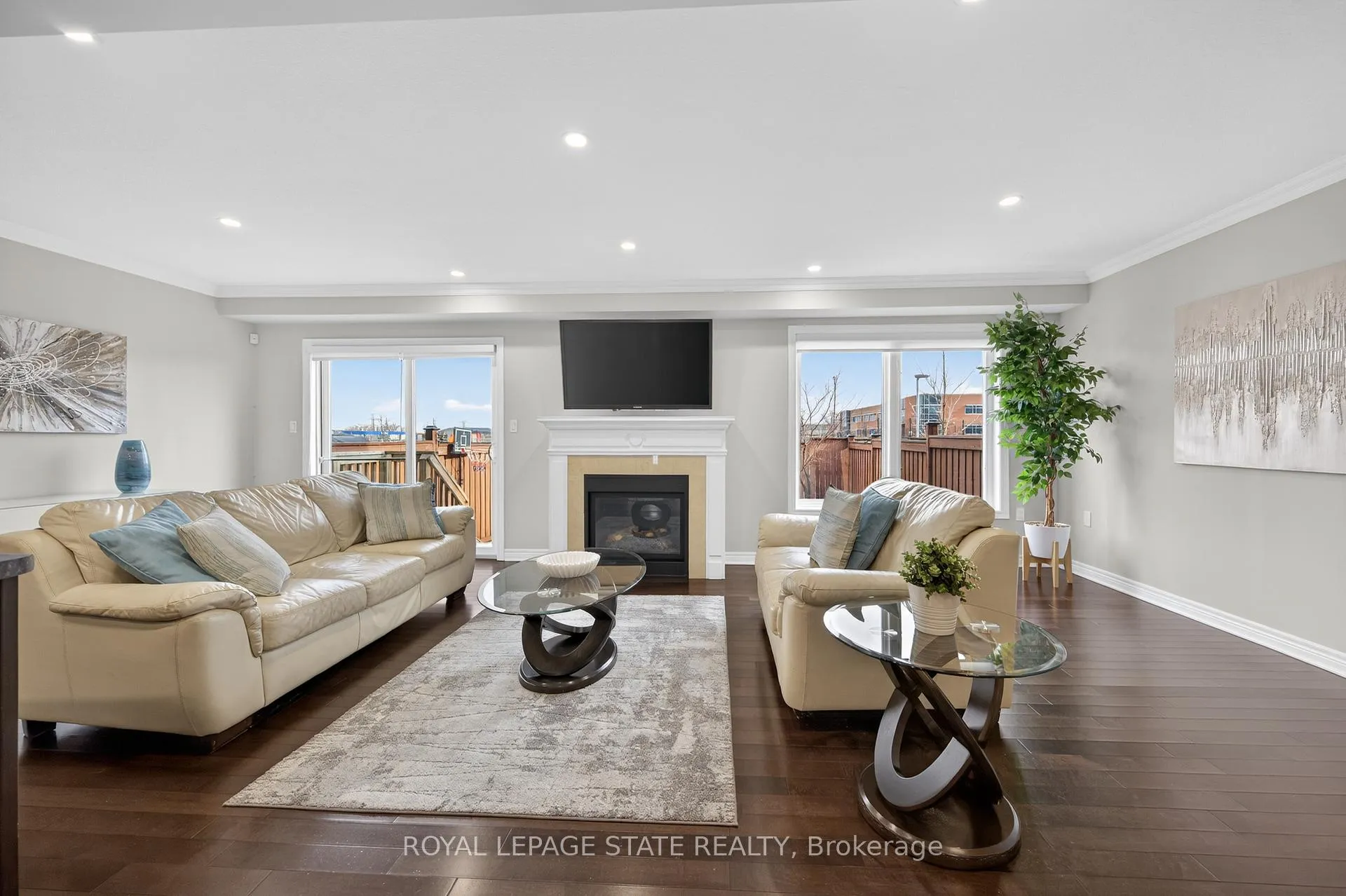 Photo 13 of 300 Pinehill Drive, Hamilton, Stoney Creek — HOMEH