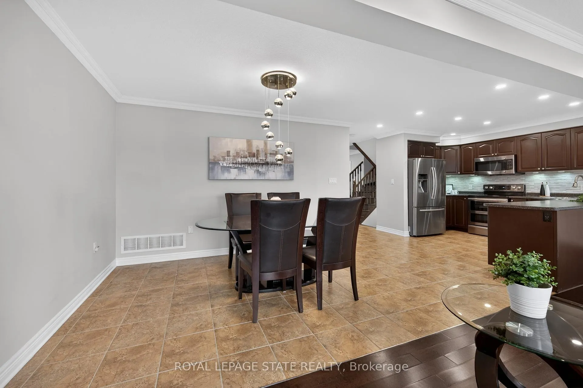 Photo 15 of 300 Pinehill Drive, Hamilton, Stoney Creek — HOMEH