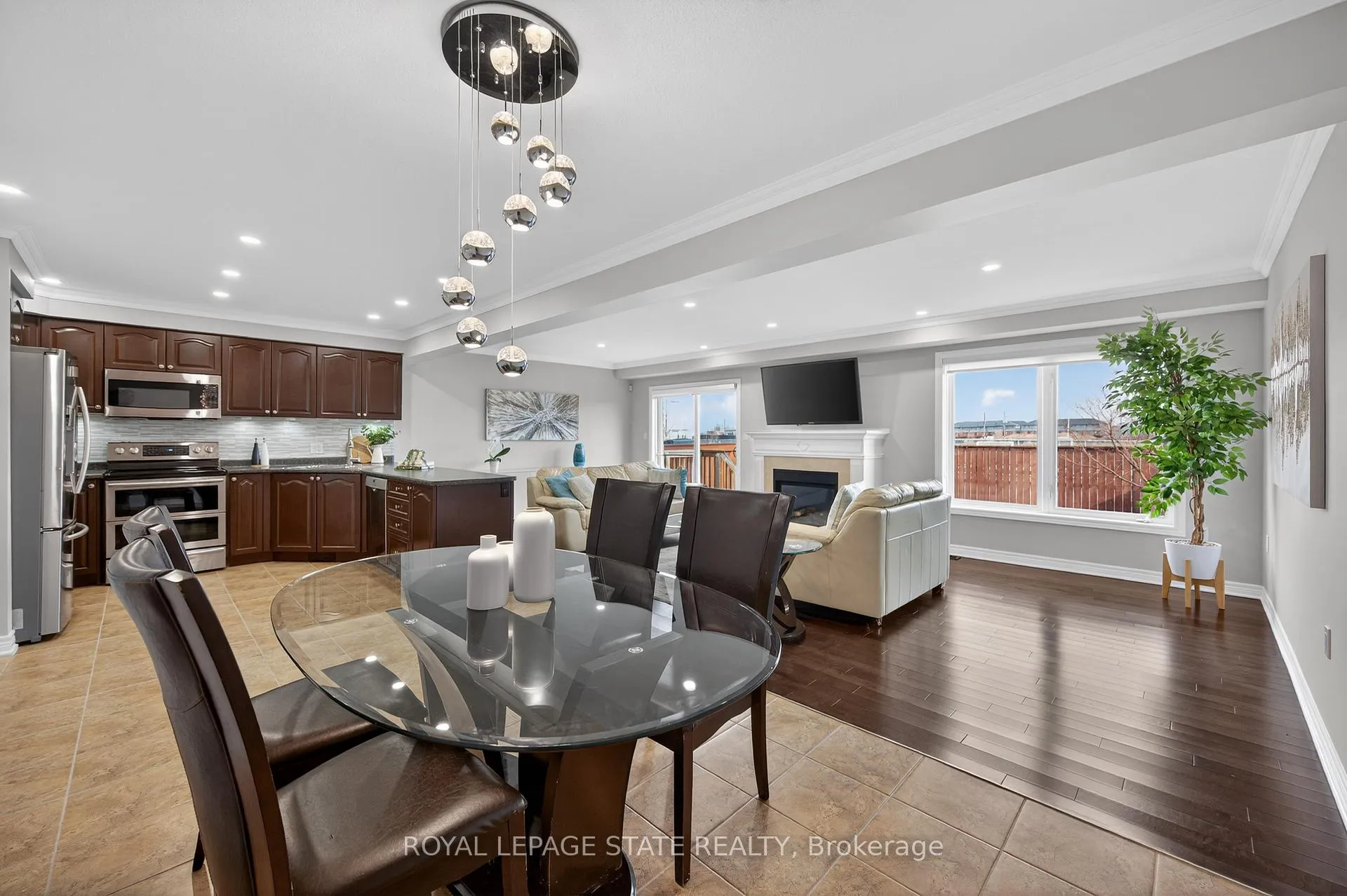 Photo 16 of 300 Pinehill Drive, Hamilton, Stoney Creek — HOMEH