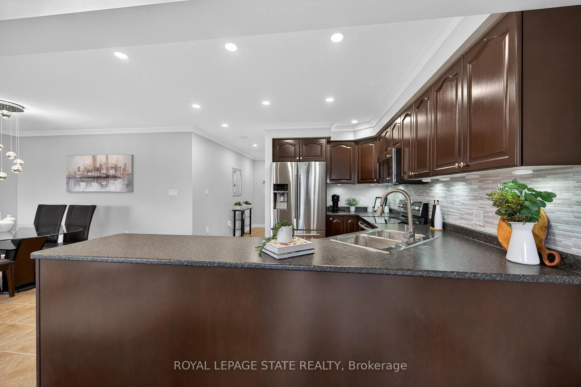 Photo 19 of 300 Pinehill Drive, Hamilton, Stoney Creek — HOMEH