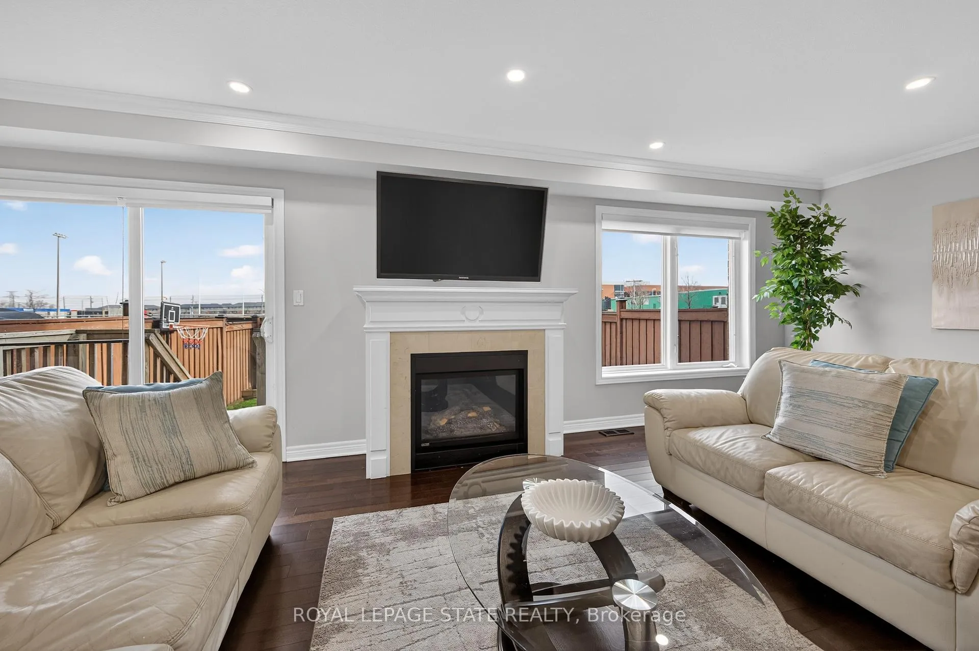 Photo 21 of 300 Pinehill Drive, Hamilton, Stoney Creek — HOMEH