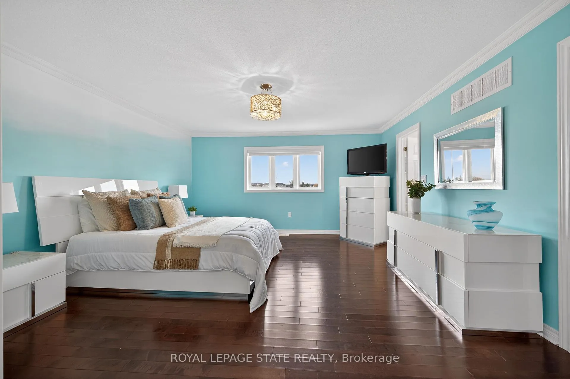 Photo 23 of 300 Pinehill Drive, Hamilton, Stoney Creek — HOMEH