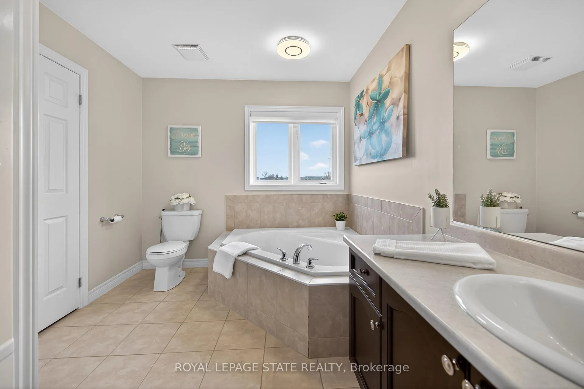 Photo 27 of 300 Pinehill Drive, Hamilton, Stoney Creek — HOMEH